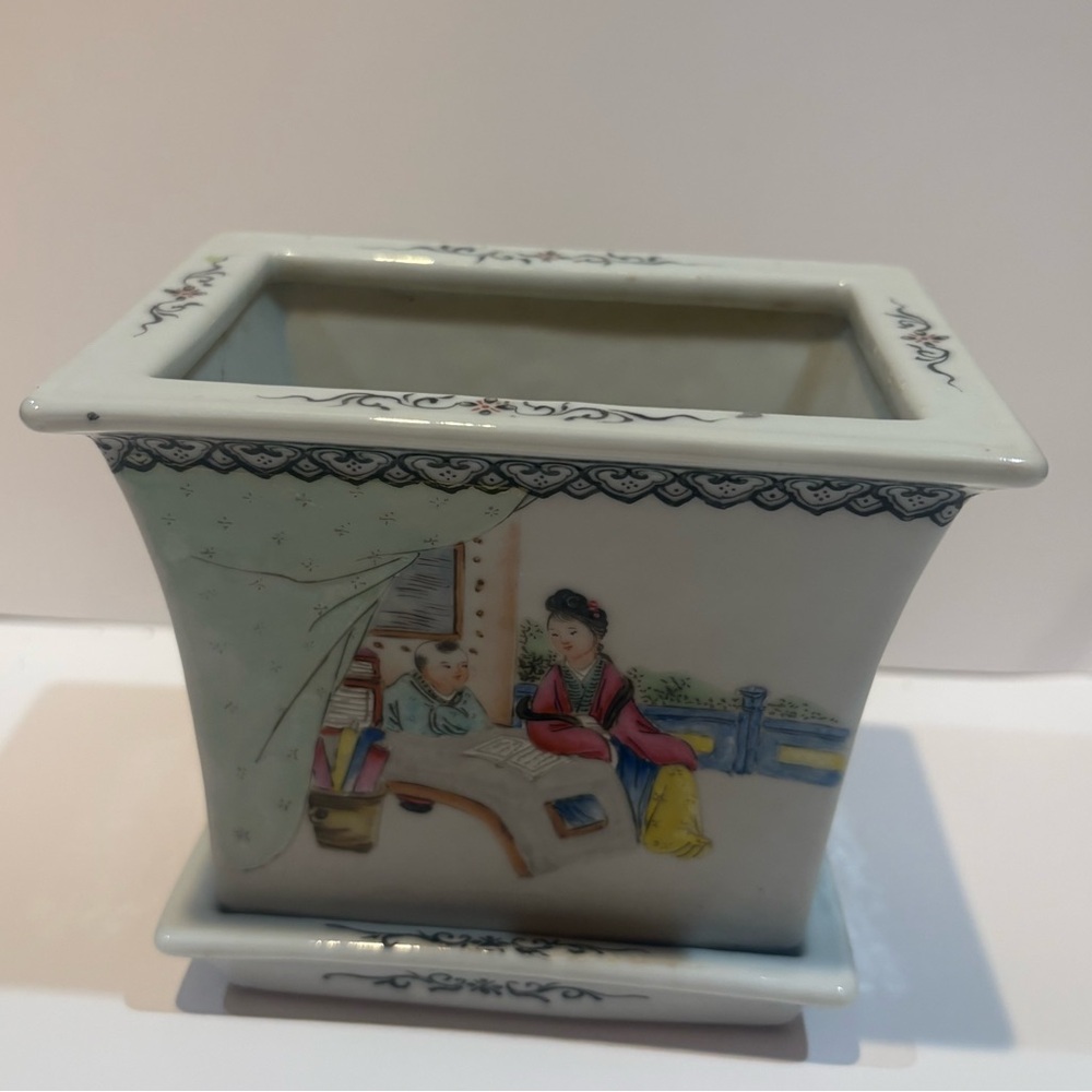 Chinese Porcelain Planter or Jardinière with Traditional Art - Picture 2 of 9